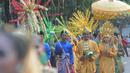 Acara pawai berbagai jenis pakaian hingga tarian adat ini digelar dalam rangka HUT Kemerdekaan RI ke-69. (Liputan6.com/Herman Zakharia)