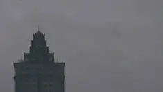 Saat ini, sebagian wilayah Jakarta masih terselimuti kabut.