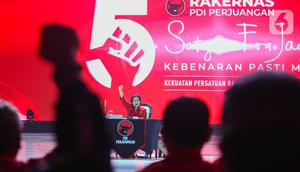 Ketua Umum Partai Demokrasi Indonesia Perjuangan (PDIP) Megawati Soekarnoputri menyampaikan pidato pada penutupan Rakernas V PDIP di Beach City International Stadium, Ancol, Jakarta, Minggu (26/5/2024). (Liputan6.com/Angga Yuniar)