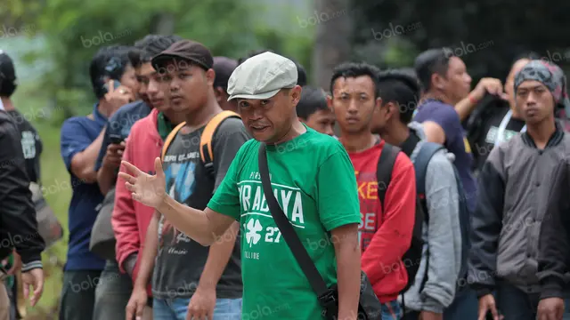 Ratusan Bonek Demo Damai di Area Kongres PSSI 2016