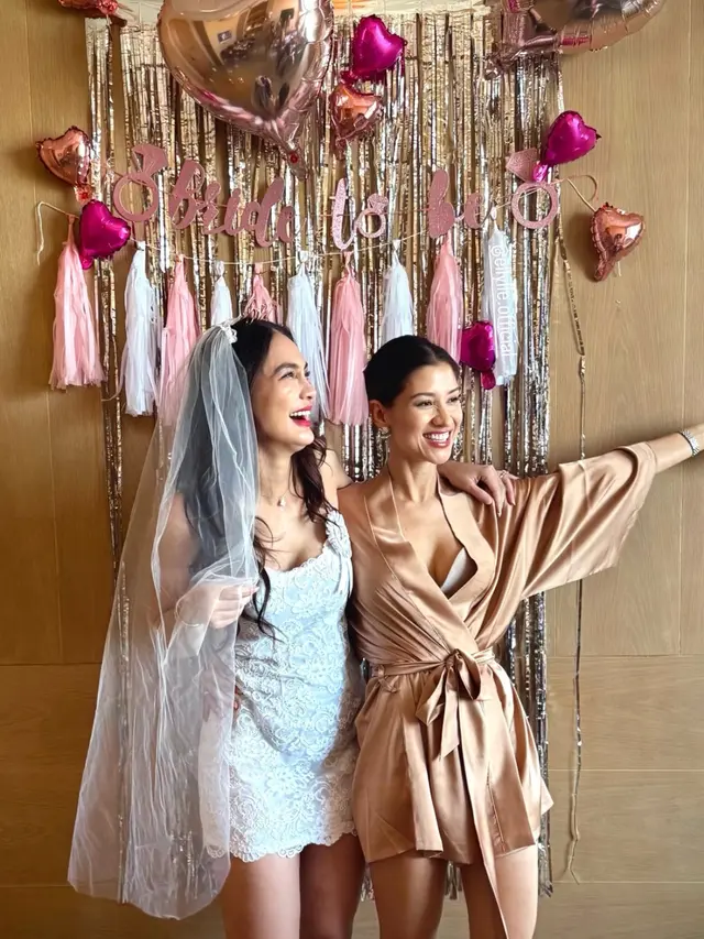 Luna Maya Tampil dengan Mini Dress Putih Dipadukan Veil. [@lunamaya]
