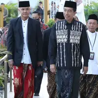 Presiden Jokowi dan Gubernur Jawa Tengah sekaligus calon presiden Ganjar Pranowo salat Idul Fitri bersama di Solo, Sabtu (22/4/2023) dengan tampilan beda tapi sama. (Foto: Instagram @ganjar_pranowo)