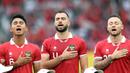 <p>Pemain Timnas Indonesia, Jordi Amat (tengah) menyanyikan lagu Indonesia Raya sebelum pertandingan melawan Timnas Kamboja dalam&nbsp;laga grup A Piala AFF 2022 yang berlangsung di Grup A Piala AFF 2022 di Stadion Utama Gelora Bung Karno, (SUGBK), Jumat (23/12/2022). (Bola.com/Bagaskara Lazuardi)</p>