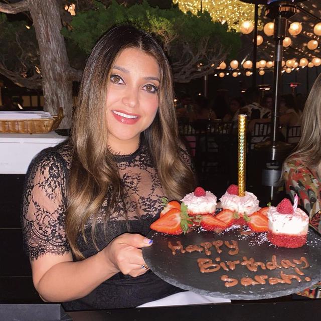 Sarah Azhari yang tinggal di Amerika Serikat merayakan ulang tahun ke-45 bersama keluarga (Foto: Instagram @sazarita)