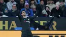 Penyerang Chelsea, Alvaro Morata melakukan selebrasi usai mencetak gol ke gawang Leicester City pada perempatfinal Piala FA di stadion King Power, Inggris (18/3). The Blues akan menghadapi Southampton pada laga semifinal. (AP Photo / Frank Augstein)