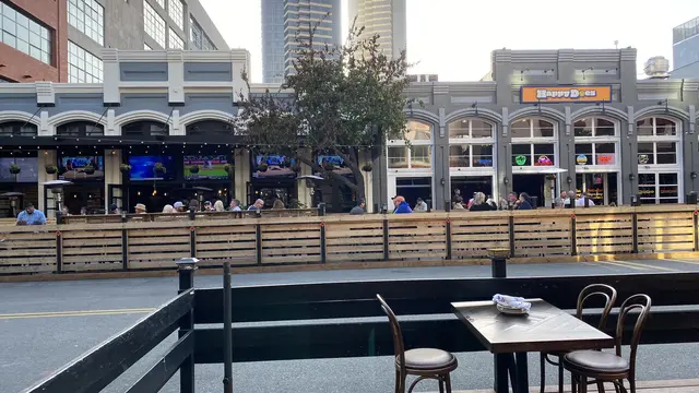 Kawasan Gaslamp, pusat hiburan malam di San Diego, Amerika Serikat