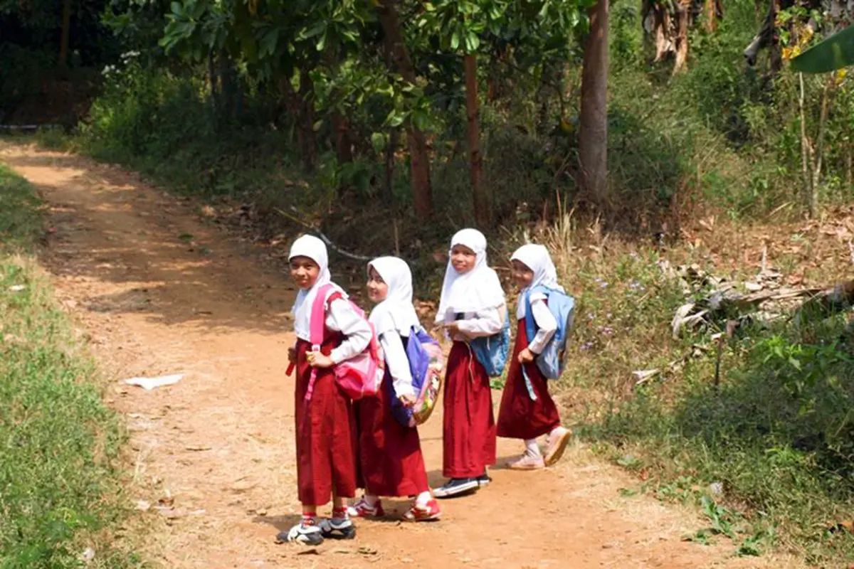 Demi Anak Bangsa, Sekolah di Jatim Ini Rela Dibayar Rengginang