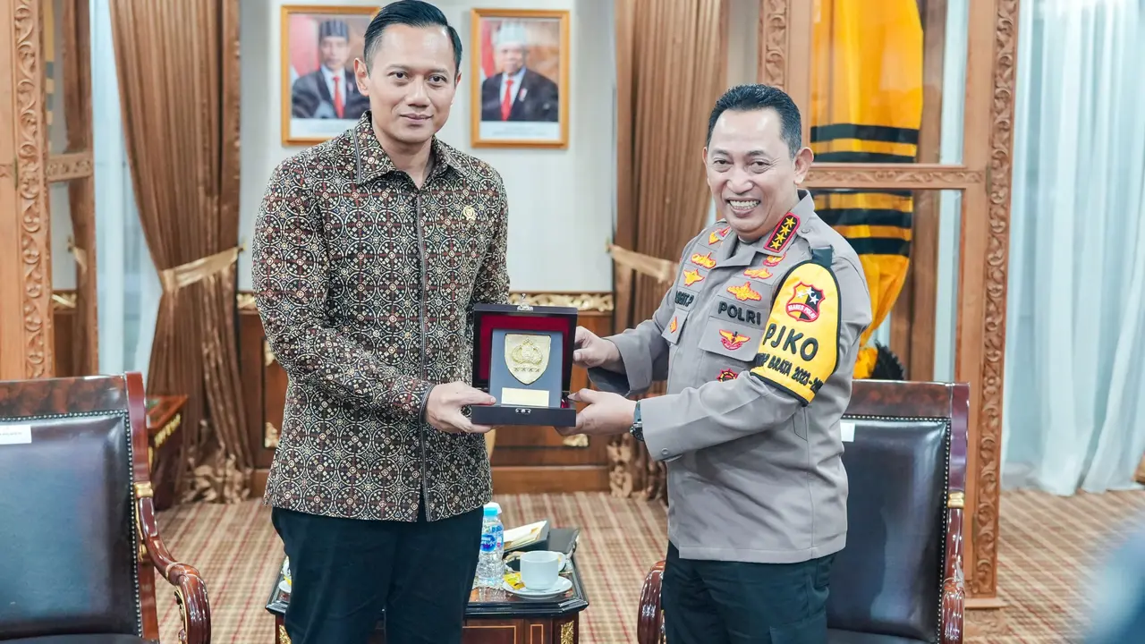 Agus Harimurti Yudhoyono (AHY) mengerahkan berbagai upaya untuk menyelesaikan permasalahan pertanahan di Indonesia. Salah satunya dengan pembentukan Satuan Tugas (Satgas)-Anti Mafia Tanah