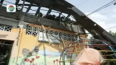 Satu unit bangunan sekolah di Kota Semarang, Jawa Tengah, roboh diterjang angin dan hujan deras. 