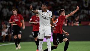 Bek Real Madrid David Alaba. (ANDER GILLENEA / AFP)