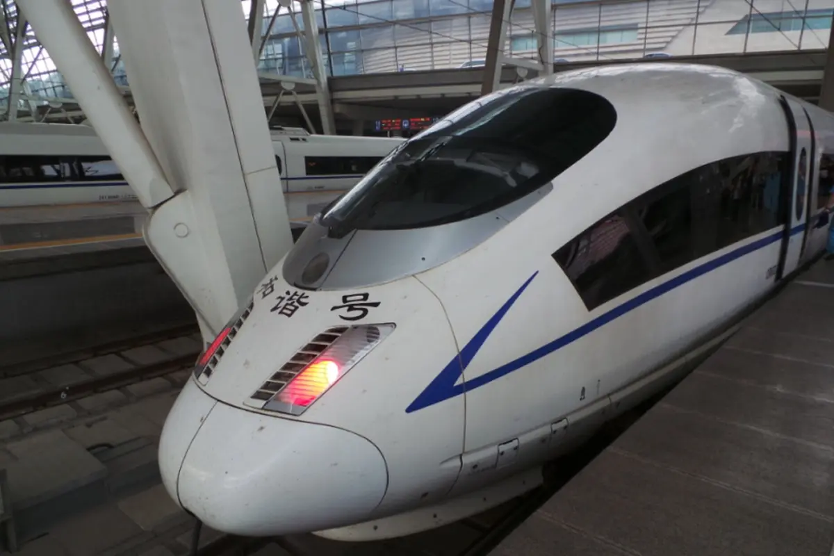 Meneropong Kecanggihan Kereta Super Cepat China. (Foto: Liputan6.com/Ilyas Istianur P)