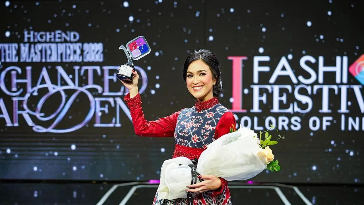 Desainer Laely Indah Lestari Ciptakan Sejarah, Raih S3 Fikom Unpad dalam 2 Tahun dengan IPK 4,00