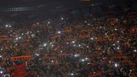 The Jakmania saat mendukung timnya bertanding pada Trofeo Persija  di Stadion Utama Gelora Bung Karno, Jakarta, Sabtu (9/4/2016). (Bola.com/Nicklas Hanoatubun)