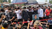 Gubernur Jawa Barat Ridwan Kamil memberikan keteranga pers usai pemakaman Emmeril Kahn Mumtadz di Islamic Center, Cimaung, Kabupaten Bandung, Senin (13/6/2022). (Foto: Liputan6.com/Huyogo Simbolon)