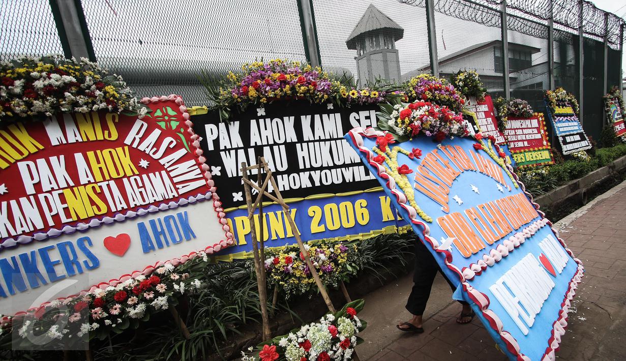 Ahok Dipindah Karangan  Bunga  Masih Berdatangan ke Rutan 