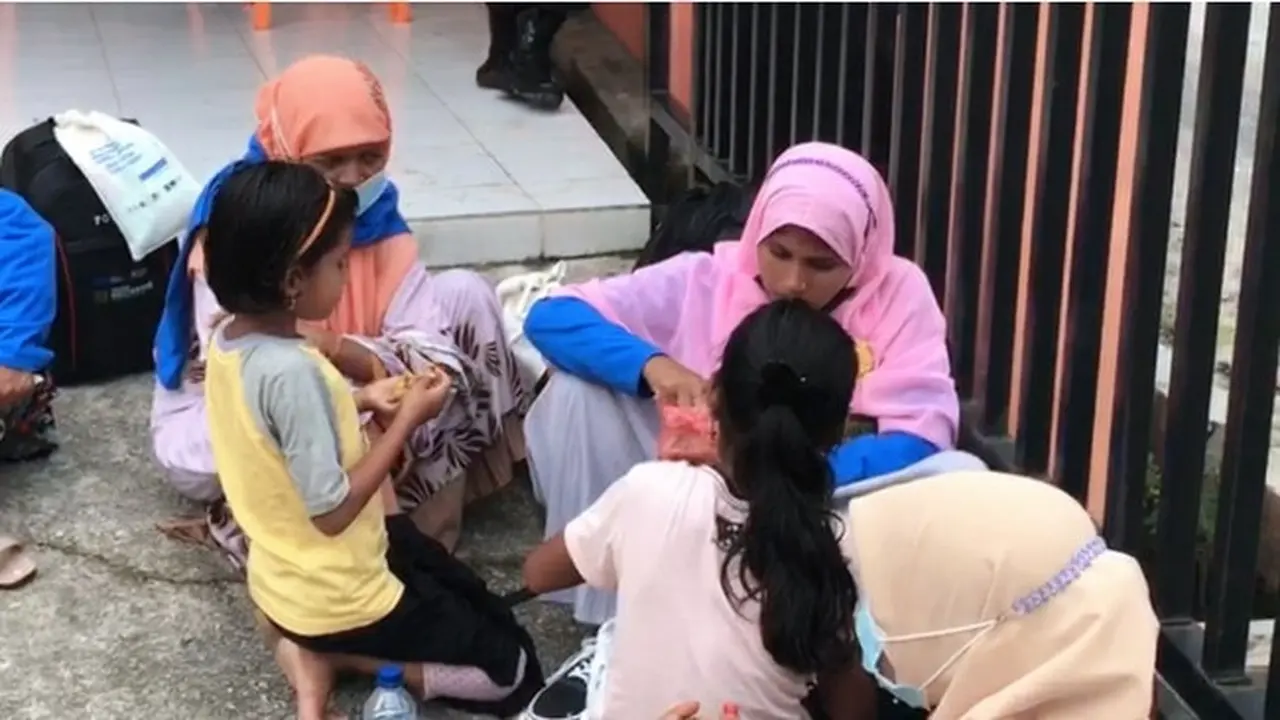 Pengungsi Rohingya yang ditempatkan di penampungan oleh Satgas PPLN Pekanbaru.