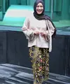 Belakangan ini sederet selebriti tampil baru dengan hijabnya. Salah satunya ada Ikke Nurjanah yang telah mantap memutuskan mengubah penampilannya dengan menggunakan hijab setelah menunaikan ibadah haji. (Adrian Putra/Bintang.com)
