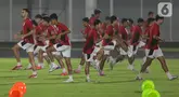 Pemain Timnas Indonesia U-23 saat melakukan latihan bersama di Stadion Madya Gelora Bung Karno, Senayan, Jakarta, Senin (28/7/2025). (Liputan6.com/Helmi Fithriansyah)