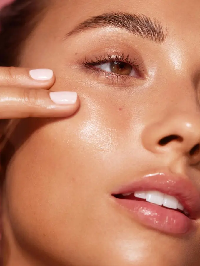 3 Produk Skincare Andalan Kylie Jenner untuk Merawat Kulit Berminyak