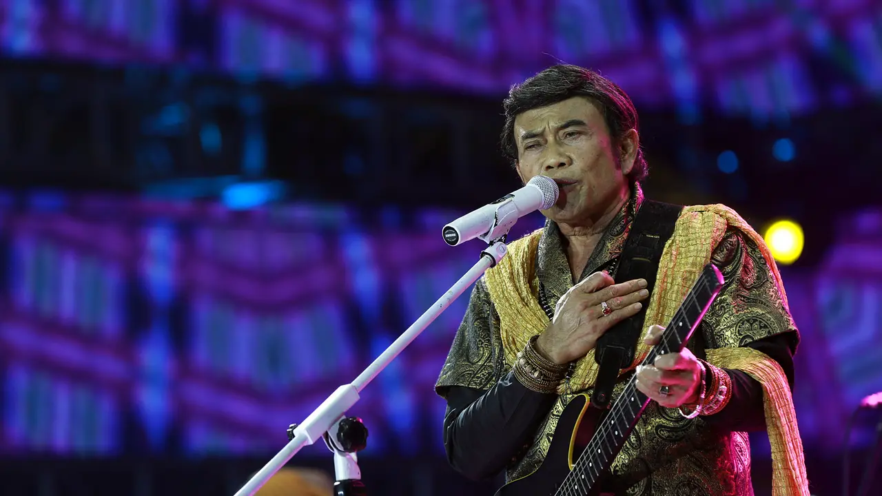 [Bintang] Rhoma Irama Buka Kemeriahan Indonesian Dangdut Awards 2017