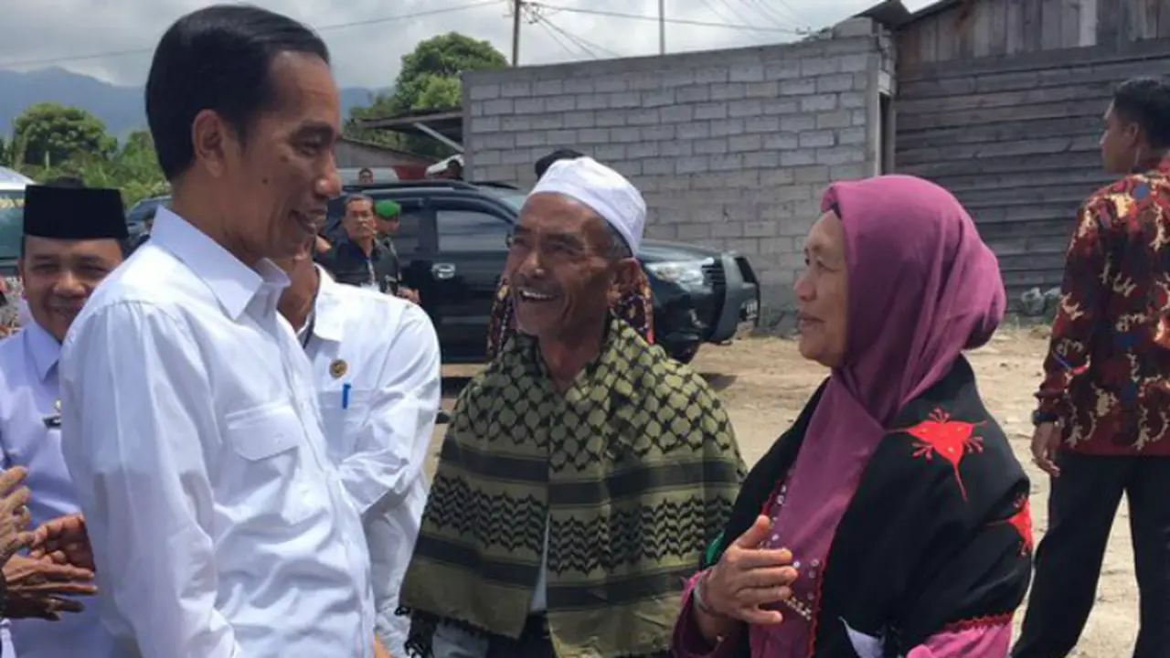 Jokowi bertemu ayah angkat di Aceh