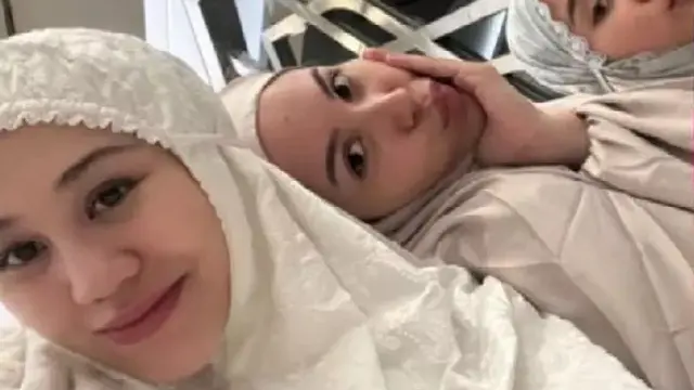 Wajah Natural Para Artis saat Itikaf di Masjid di Akhir Ramadan.