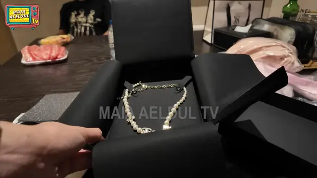 Melihat Hadiah Seserahan dari Irwan Murssy untuk Alyssa Daguise/Youtube Maia Al El Dul Tv