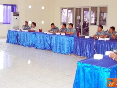 Citizen6, Tanjung Priok: Satlinlamil Surabaya keluar sebagai juara Lomba Cerdas Cermat Hukum yang digelar dalam rangka peringatan HUT Kolinlamil ke-51 di Gedung Laut Natuna, Mako Kolinlamil Tanjung Priok, Jakarta, Kamis (21/6).(Pengirim: Dispenkolinlamil)