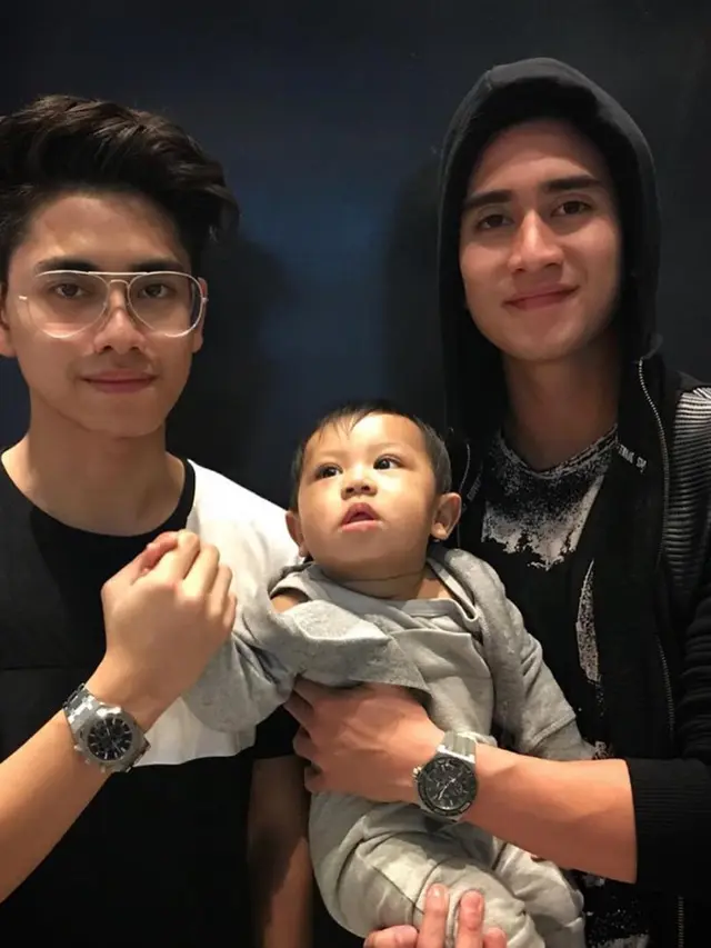 Momen Kompak Verrel Bramasta dan Athalla Naufal bersama Vania Athabina. (Sumber: Instagram/vaniaathabina24)