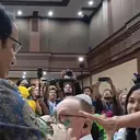 Mawar Kuning dan Air Mata Nadiem di Sidang Vonis