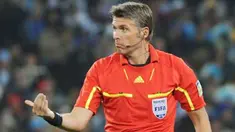 Ekspresi wasit Italia Roberto Rosetti saat memimpin laga 16 besar PD 2010 antara Argentina vs Meksiko di Soccer City Stadium, Johannesburg, 27 Juni 2010. AFP PHOTO / GABRIEL BOUYS 
