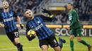 Striker Inter Milan, Mauro Icardi, melakukan selebrasi usai mencetak gol ke gawang Udinese pada laga Serie A di Stadion Giuseppe Meazza, Milan, Sabtu (16/12/2017). Inter Milan takluk 1-3 dari Udinese. (AP/Antonio Calanni)