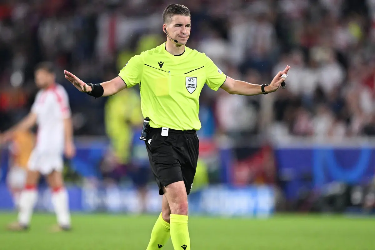 Francois Letexier pernah menjadi pengadil di laga timnas Indonesia melawan Guinea.