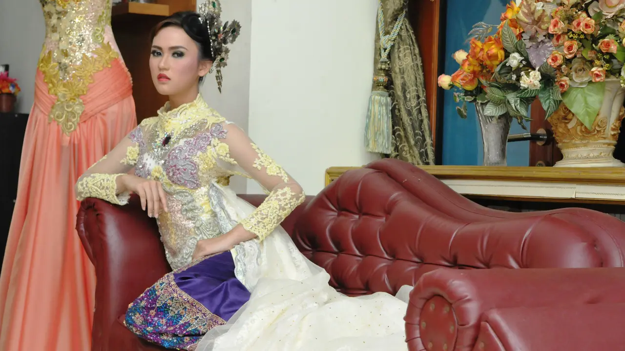 Fashion Motion: Baes by Adi Mulyadi