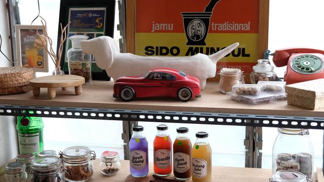 FOTO: Menikmati Jamu Tradisional Kala Pandemi COVID-19