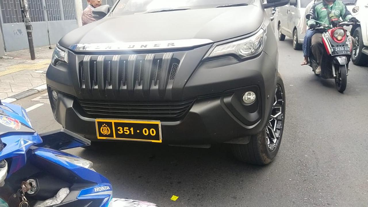 Mobil pelat dinas Polri palsu