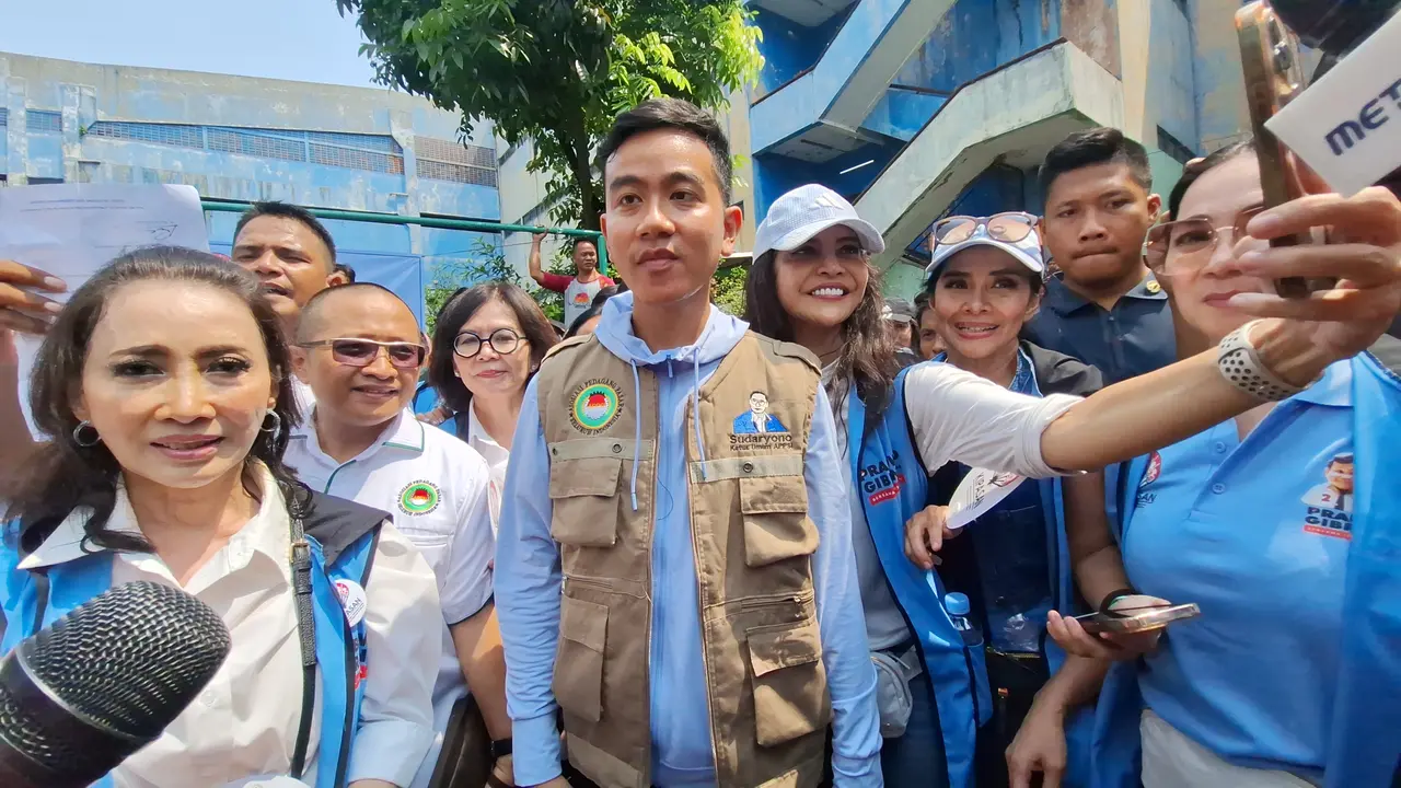 Calon wakil presiden (cawapres) nomor urut 2, Gibran Rakabuming Raka membantah dirinya sengaja memakai istilah tak biasa atau sulit saat melontarkan pertanyaan saat debat cawapres. (Lizsa Egeham).