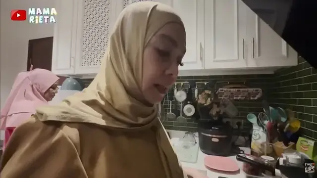 Potret Dapur Rumah Rieta Amilia, Tampil Elegan dengan Konsep Clean dan Fungsional