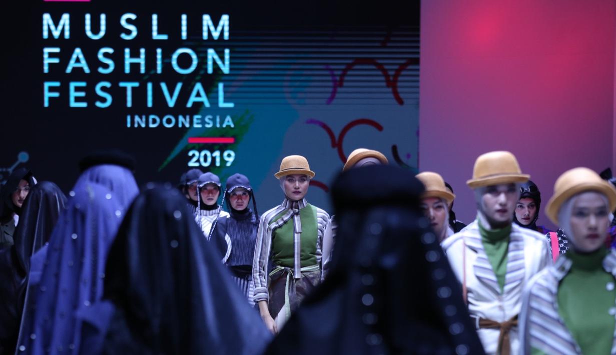 Potret Parade Busana Muslim di MUFFEST 2019 Fashion 