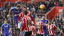 Proses terjadinya gol kemenangan Chelsea yang dicetak Branislav Ivanovic ke gawang Southampton. Gol kemenangan The Blues baru terwujud pada menit ke-89. (Reuters/John Sibley)