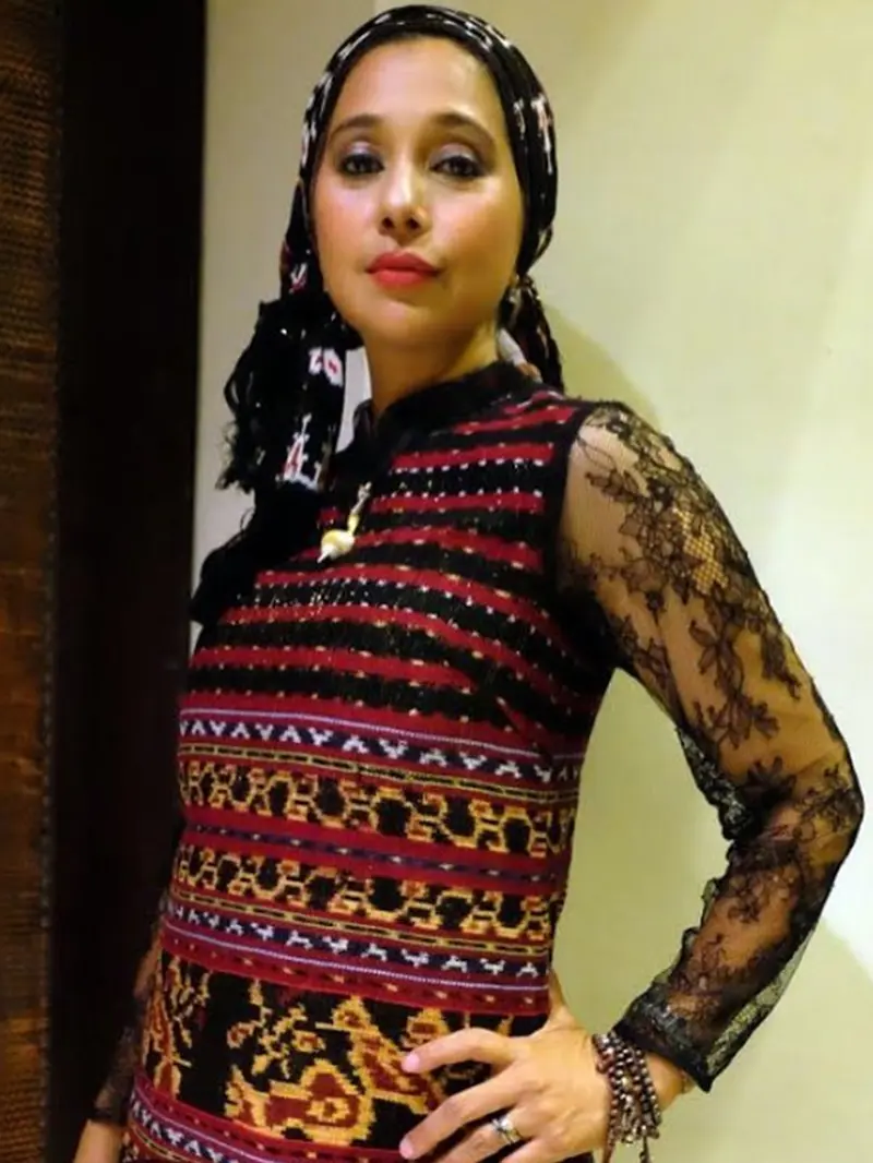 Raih Penghargaan Bunda Etnik Indonesia, Ini 6 Potret Ayu Azhari Pakai Baju Tradisional