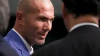 Zidane ditunjuk sebagai pelatih Real Madrid menggantikan Rafael Benitez yang dipecat pada Senin (4/1/2016) waktu setempat. (Reuters/Juan Medina)