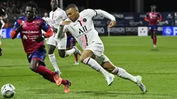 13 menit berselang, giliran Kylian Mbappe yang mencatatkan namanya di papan skor. Lionel Messi lagi-lagi menjadi pengumpan atas terjadinya gol tersebut. (AFP/Thierry Zoccolan)