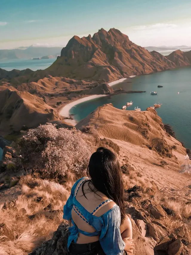 Potret Liburan Rachel Vennya di Labuan Bajo, Outfitnya Curi Perhatian. (Sumber: Instagram/rachelvennya)