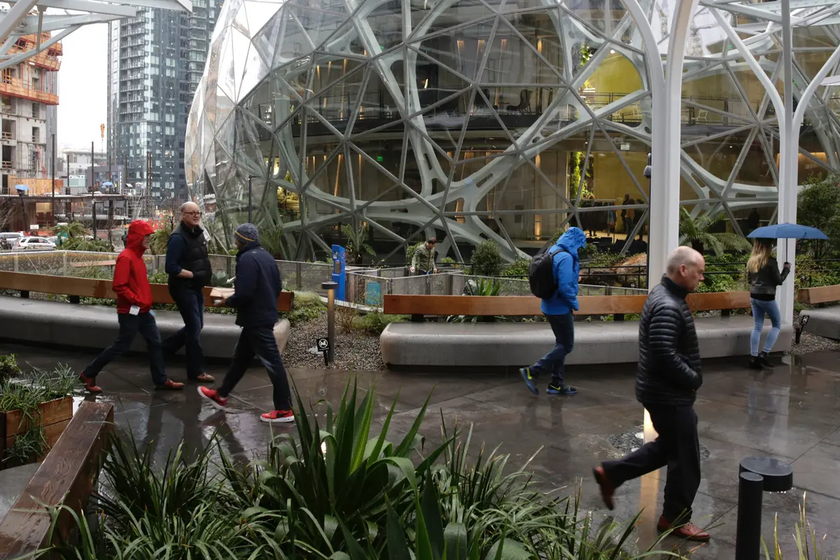 Amazon Protes Rencana Kebangkrutan Perusahaan Ritel Saks