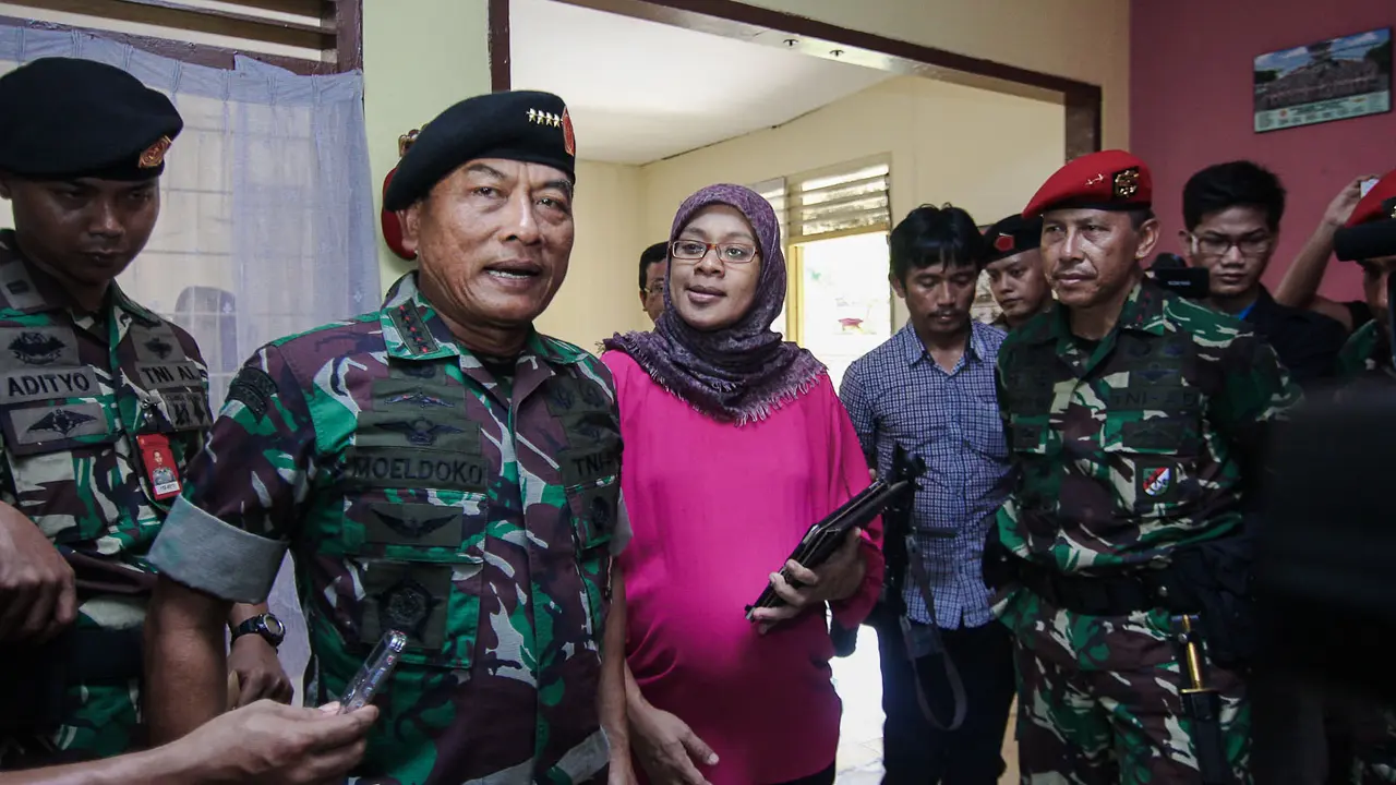 Kunjungi Istri Prajurit Perang, Panglima TNI Beri Nama Bayi
