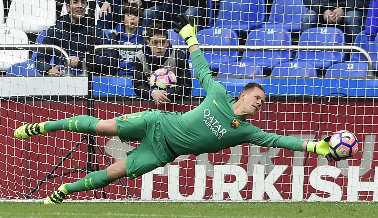 Marc-Andre Ter Stegen merupakan kiper asal Jerman yang saat ini dipercaya di bawah mistar Barcelona. Ter Stegen tercatat sudah mengoleksi penampilan sebanyak 280 kali bersama Blaugrana dan saat ini nilai pasarnya sebesar 60 juta euro. (AFP/Miguel Riopa)