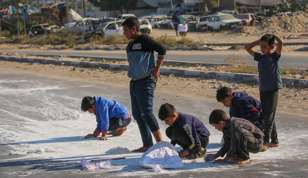 Blokade Israel terhadap bantuan yang masuk ke Gaza membuat arus barang kebutuhan pokok berada di titik terendah sejak perang dimulai pada 7 Oktober 2023. (Eyad BABA/AFP)