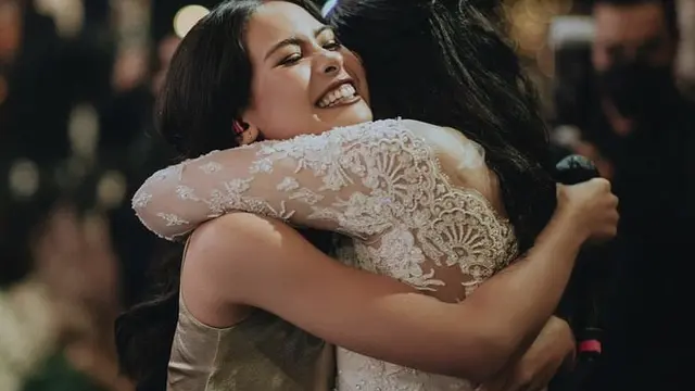 Potret Maudy Ayunda Kenakan Gaun Simple Elegan di Resepsi Putri Tanjung, credit: @maudyayunda