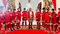 Presiden Joko Widodo menerima timnas Indonesia U-16 pada perayaan HUT RI ke-77 di Istana Merdeka, Rabu (17/8/2022). (PSSI)